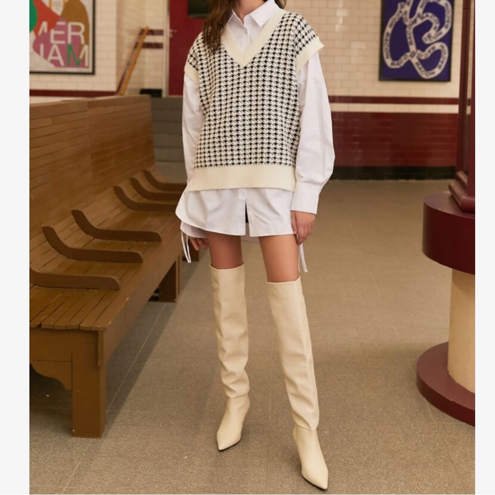 SHEIN Black & White Houndstooth Sweater Vest Size Medium Preppy Layering